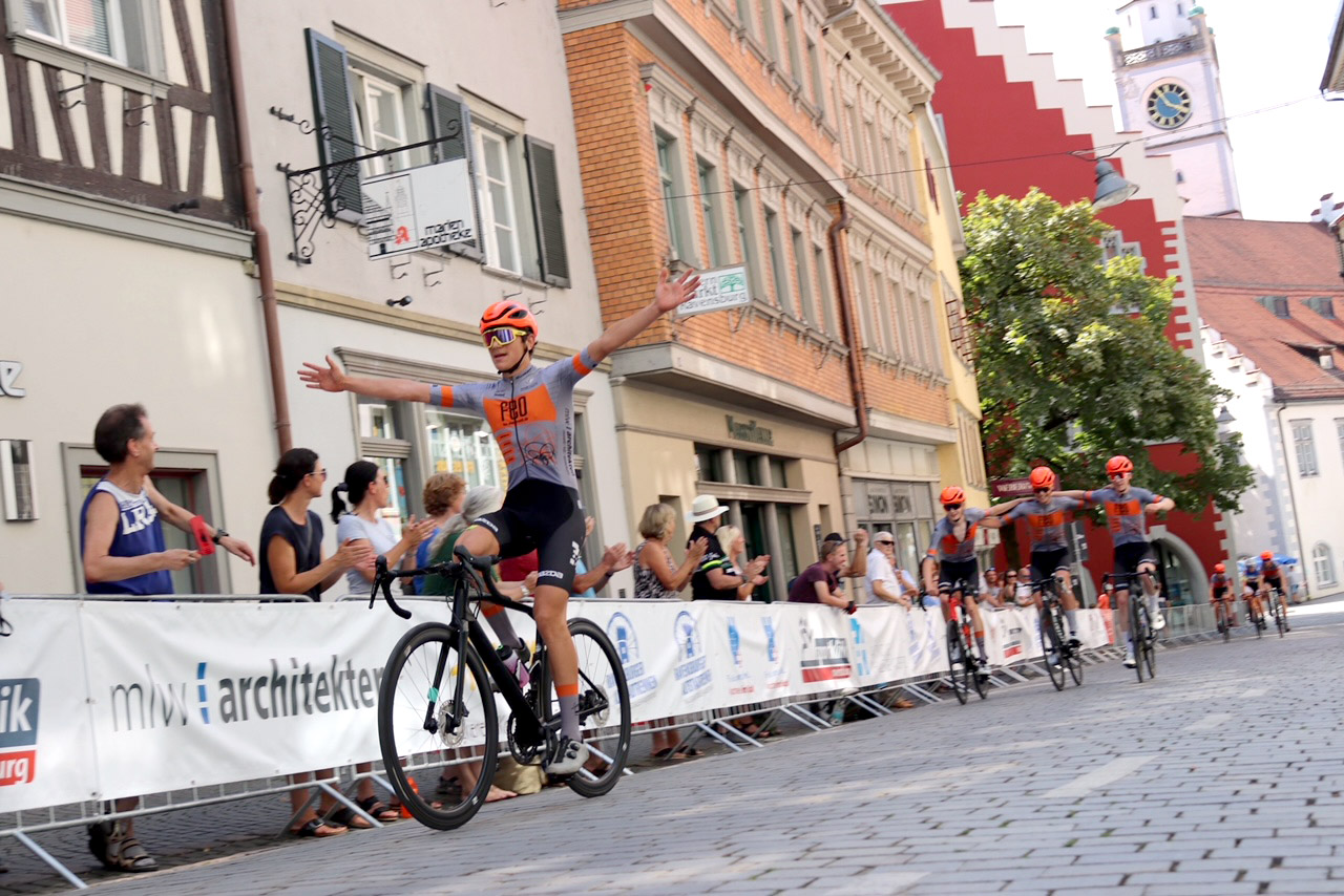 Radidol Jan Ullrich feuert in Ravensburg seine Kinder an